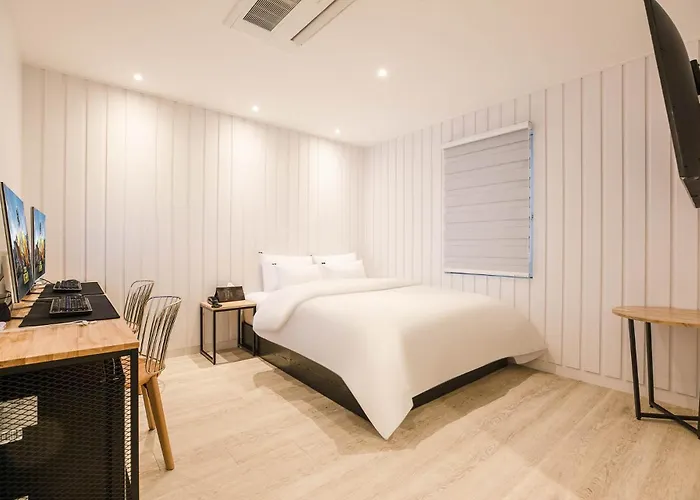 Hotel N