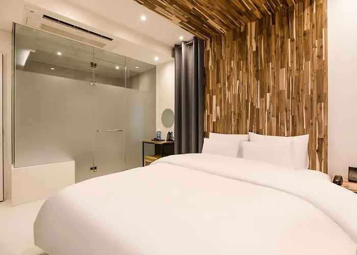 Hotel N
