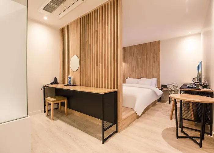 Hotel N *