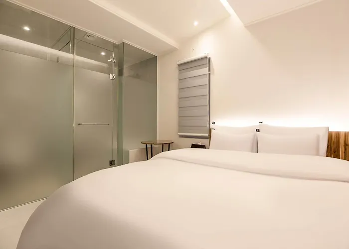 Hotel N *